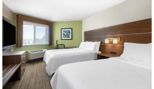 Room with Two Beds - Hearing Accessible - Non-Smoking