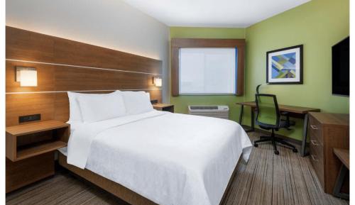 Queen Room - Hearing Accessible, Full Kitchen, Sofa Bed