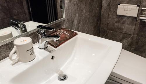 No Parking - Standard Double Room with Bath