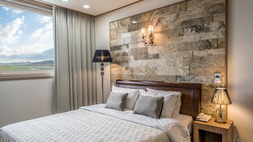 Superior Family Room