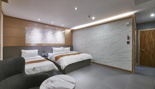 Twin Suite - Breakfast for 1 person 