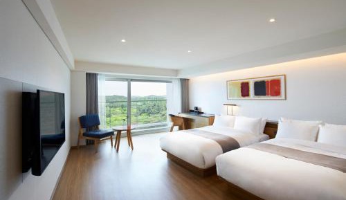Premium Suite Twin with Mountain View
