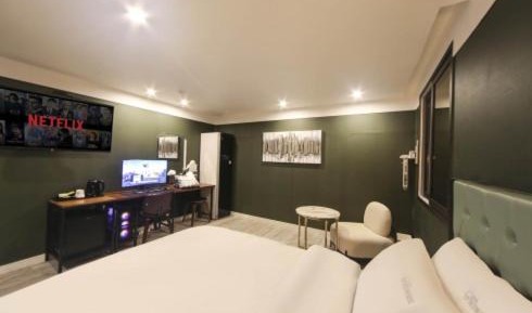 Premier King Room with Styler