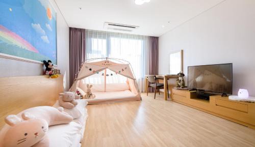Korean-Style(Ondol) Kids Room with City View