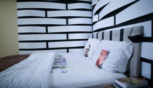 King Room with Roll-In Shower - Disability Access