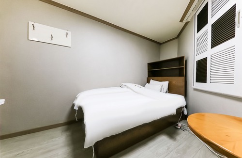Dong-gu Hotel | Daejeon Yongjeon Sol-b