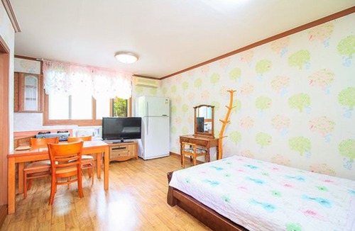 Kkotchi Hotel | Anmyeondo Rosemary Pension