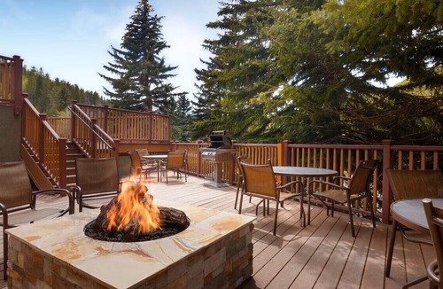 Highland Meadows Resort | Thanksgiving Weekend Getaway at Marriott's Streamside Birch Resort in Vail CO