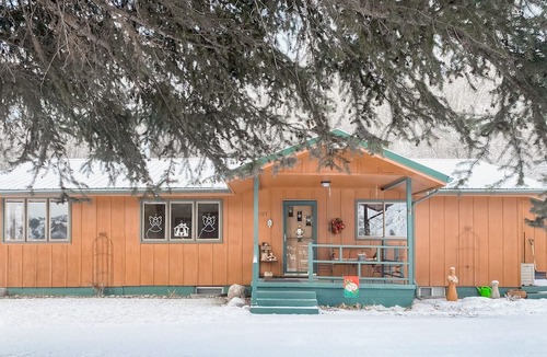 Dotsero House | 2-story riverfront home near fishing & hiking with grill, river views, streaming