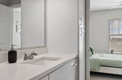 Englewood Apartment | Adorable 1BR Englewood Apartment w/Pool & Hot Tub