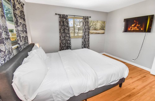North Park Hill House | Enchanting Forest Retreat: 5 Bedrooms with King Beds & Fire Pit