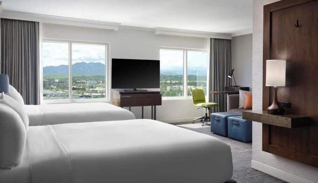 Fully renovated all-suite hotel with views of the Flatirons