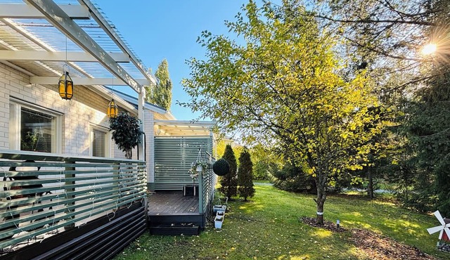 Entire Cozy 2-bedroom house in Oulu with parking, Sauna, patio, narture.