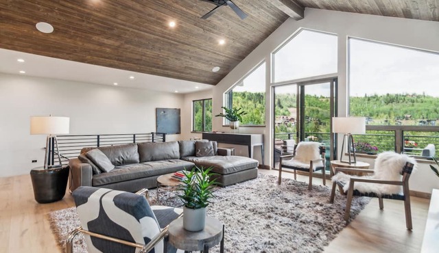 Views! 2024 built home. Avail Sept 2024, Summer 2025, ELEVATOR. 3 KING BEDS