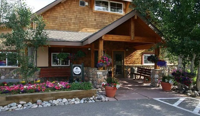 Great condo for groups/families near Keystone, Outlet Malls & 5 major ski areas.