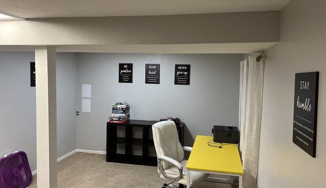 Vibrant, comfortable home in Arvada. Close to great eats and beautiful views!!!