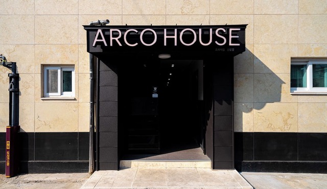 ARCO HOUSE