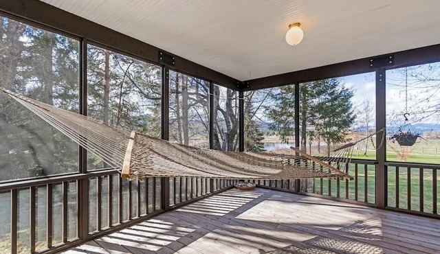 Waterfront hideaway with views, private dock on Pend Oreille River, kayaks & W/D