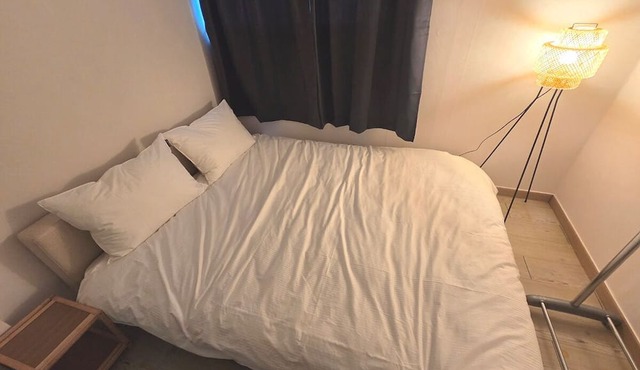 Cozy 1-bedroom apartment in tranquil Seoul with AC near Metro Line 2 & 5